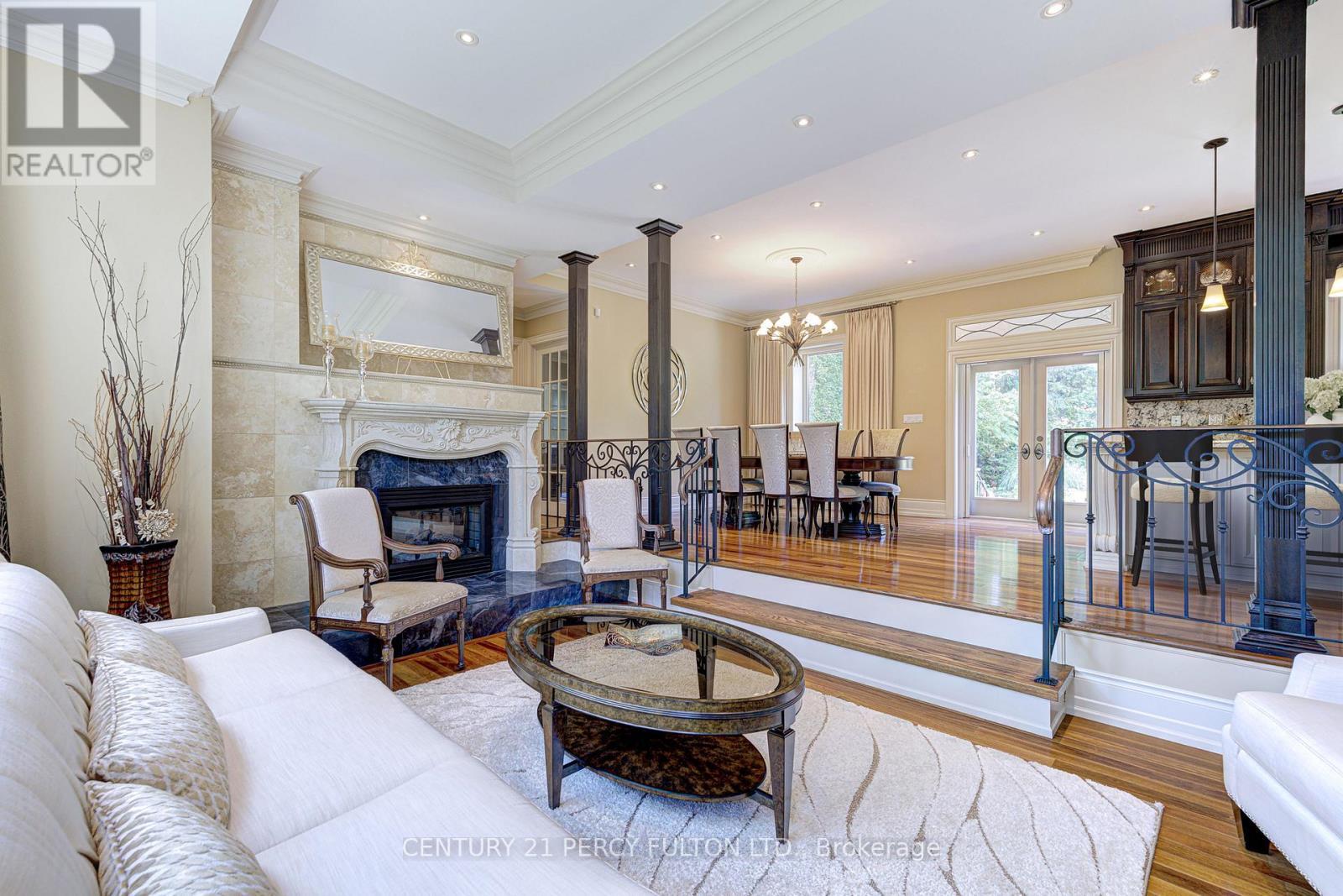 1649 Wedmore Way, Mississauga, ON - Indoor Photo Showing Living Room With Fireplace