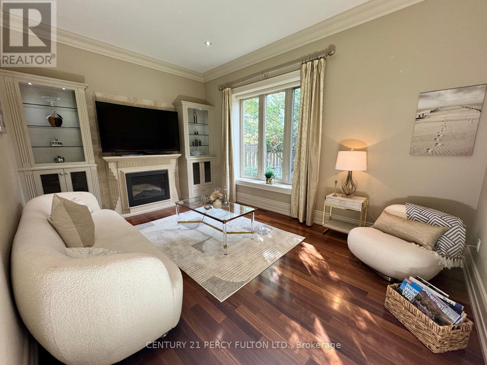1649 Wedmore Way, Mississauga, ON - Indoor Photo Showing Living Room With Fireplace