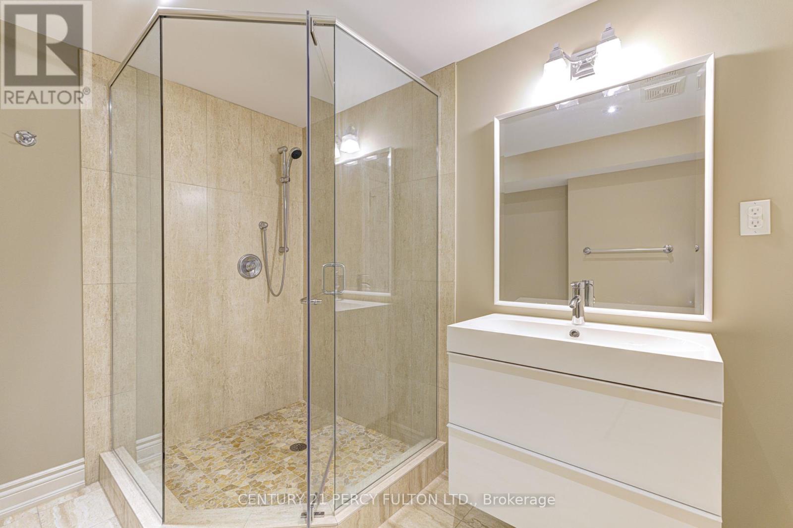 1649 Wedmore Way, Mississauga, ON - Indoor Photo Showing Bathroom
