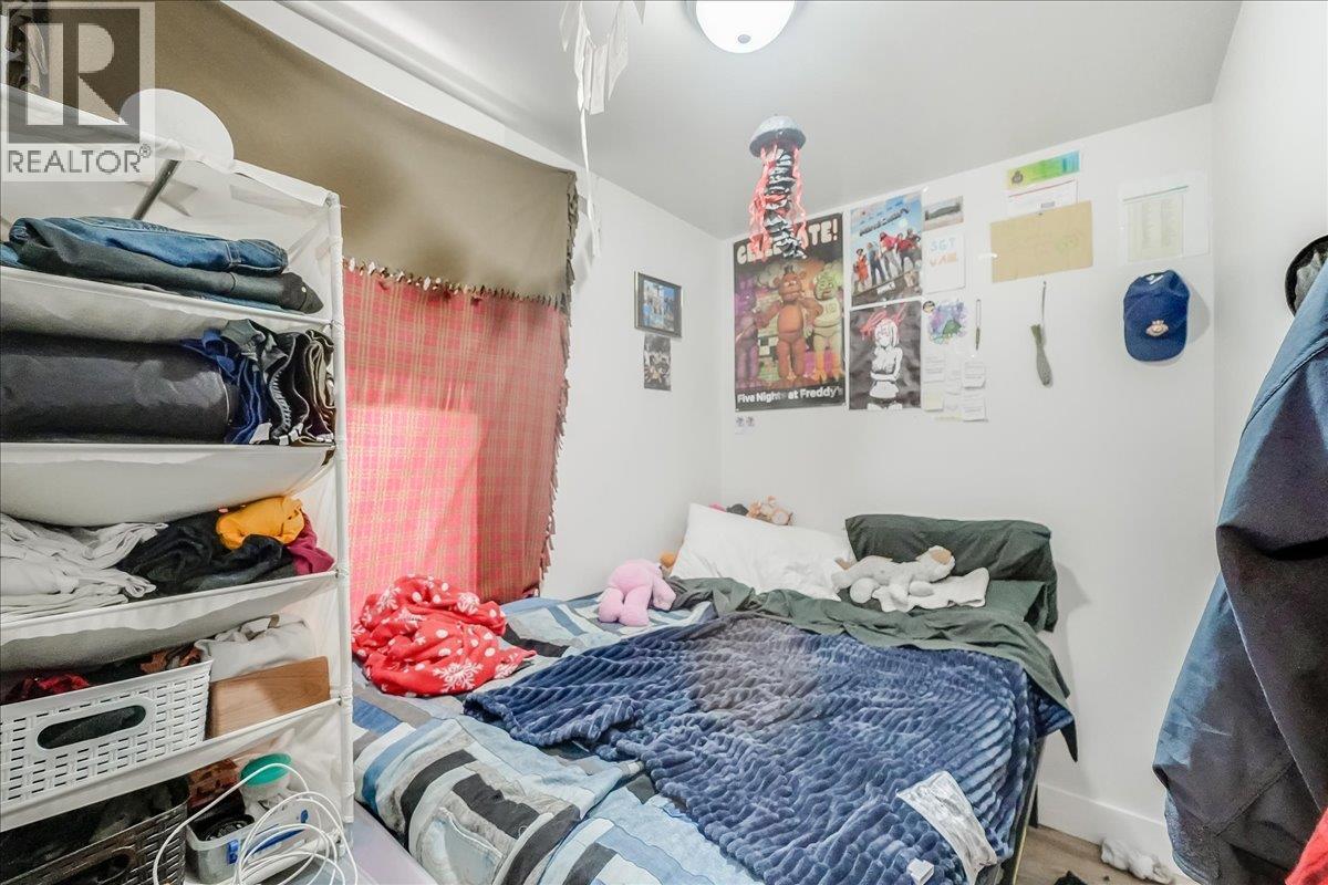 1406 Fourth Avenue, Trail, BC - Indoor Photo Showing Bedroom