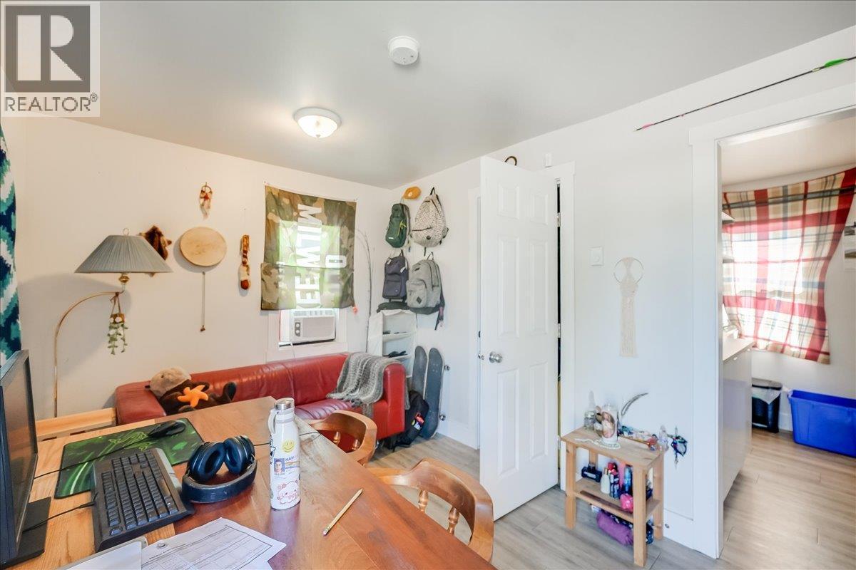 1406 Fourth Avenue, Trail, BC - Indoor Photo Showing Other Room