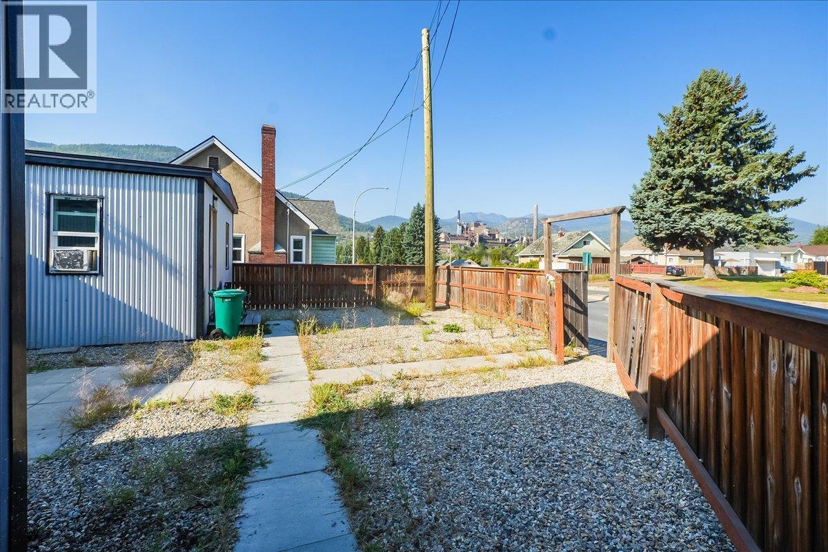 1406 Fourth Avenue, Trail, BC - Outdoor