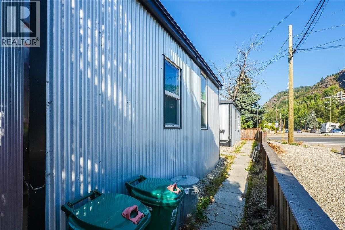 1406 Fourth Avenue, Trail, BC - Outdoor