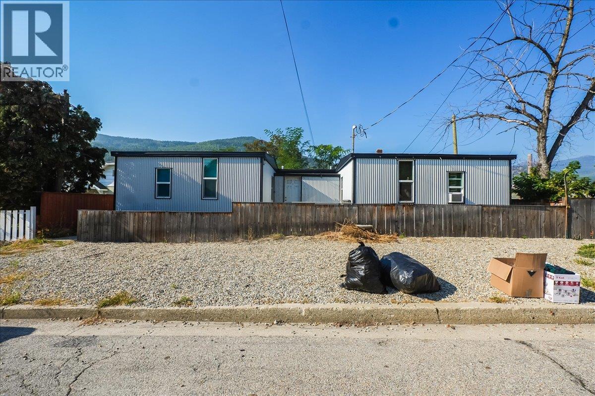 1406 Fourth Avenue, Trail, BC - Outdoor