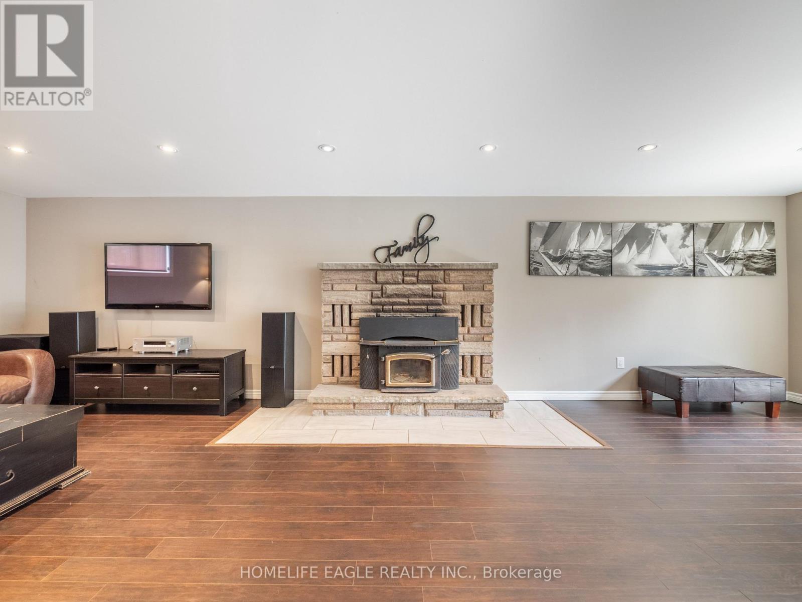 5657 6Th Line, New Tecumseth, ON - Indoor Photo Showing Living Room With Fireplace