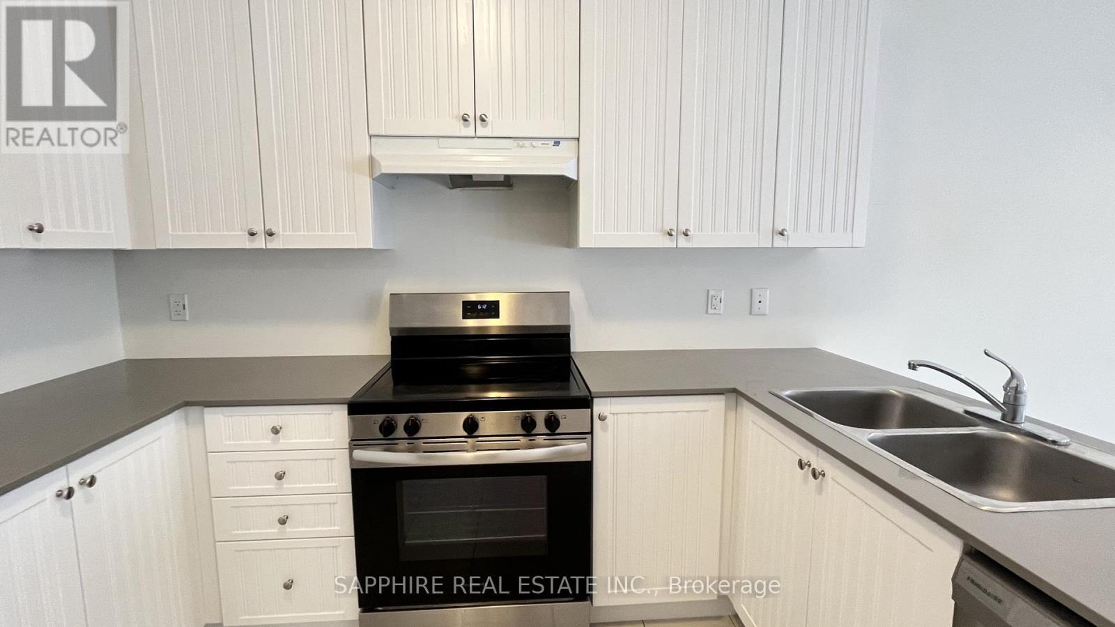 242 Palace Street, Thorold, ON - Indoor Photo Showing Kitchen With Double Sink