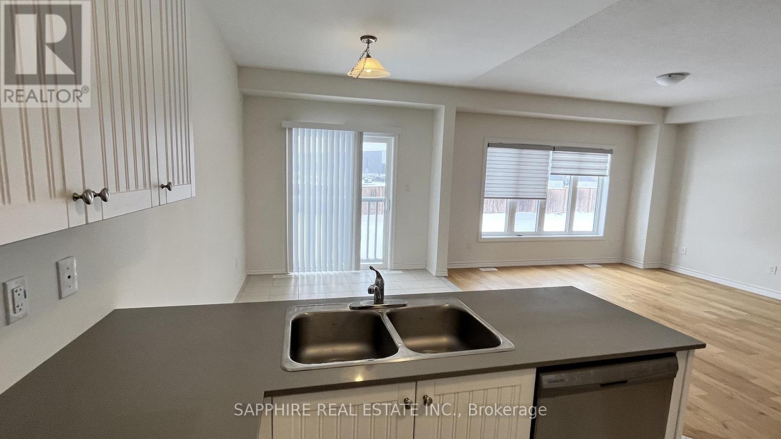 242 Palace Street, Thorold, ON - Indoor Photo Showing Kitchen With Double Sink