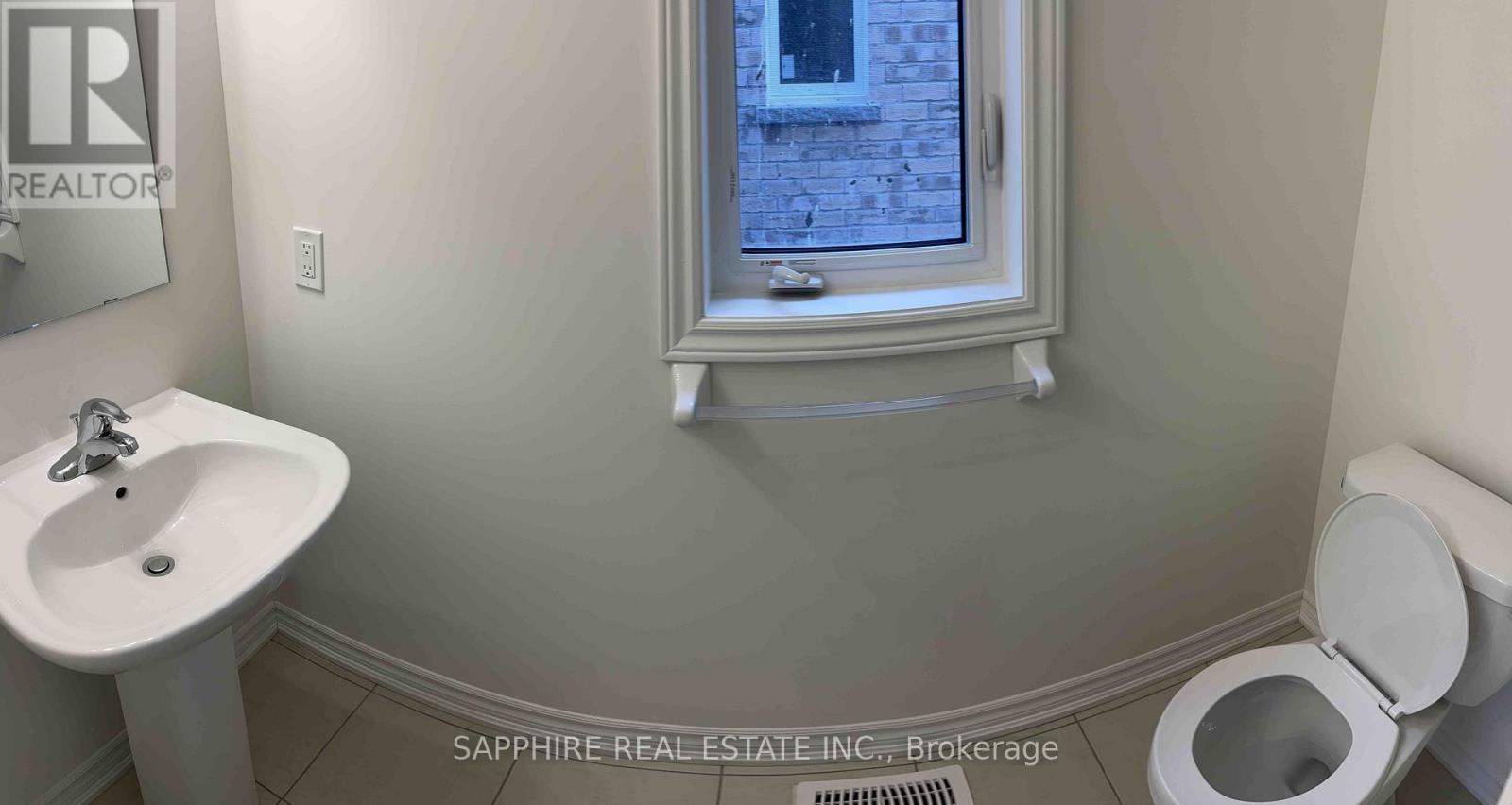 242 Palace Street, Thorold, ON - Indoor Photo Showing Bathroom