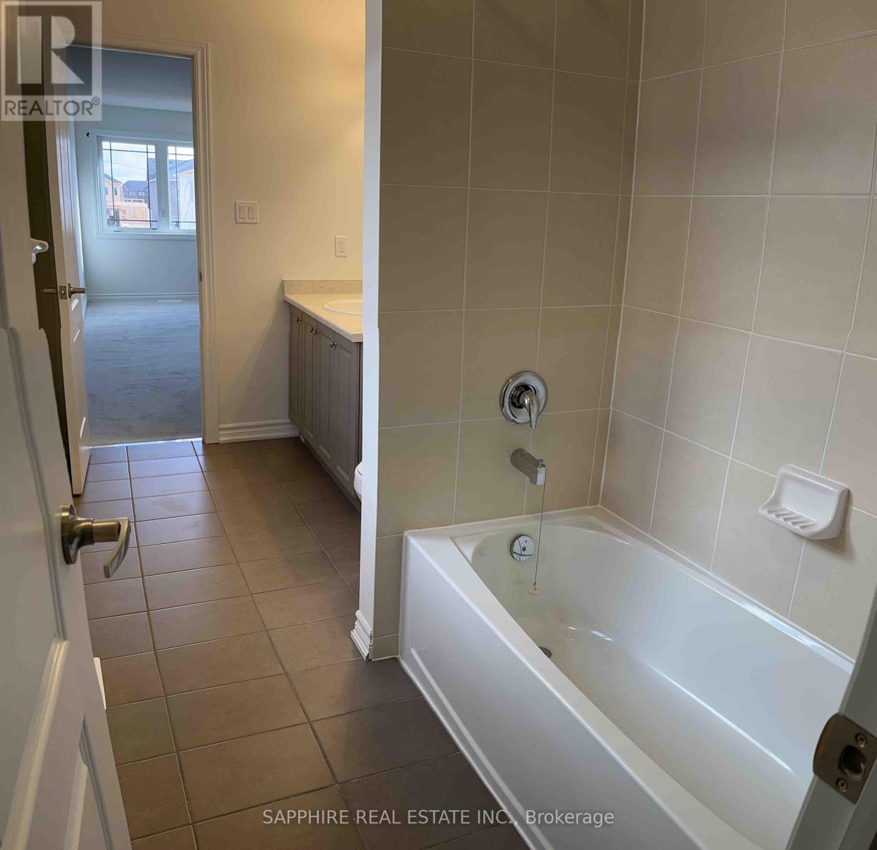 242 Palace Street, Thorold, ON - Indoor Photo Showing Bathroom