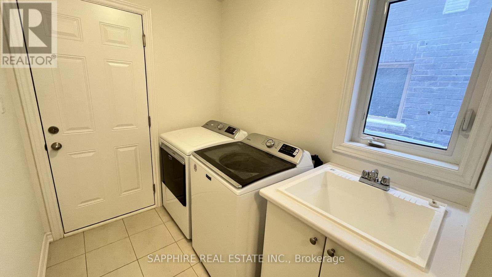 242 Palace Street, Thorold, ON - Indoor Photo Showing Laundry Room