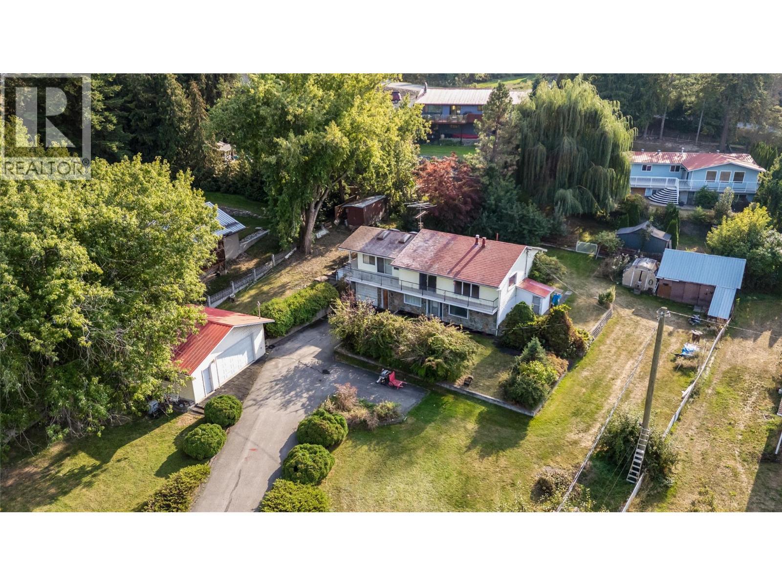 front of house and adjoining house for sale in back. - 2602 Blind Bay Road, Blind Bay, BC - Outdoor With View