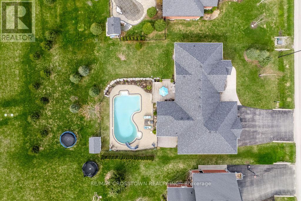 25 Mennill Drive, Springwater, ON - Outdoor With In Ground Pool With View