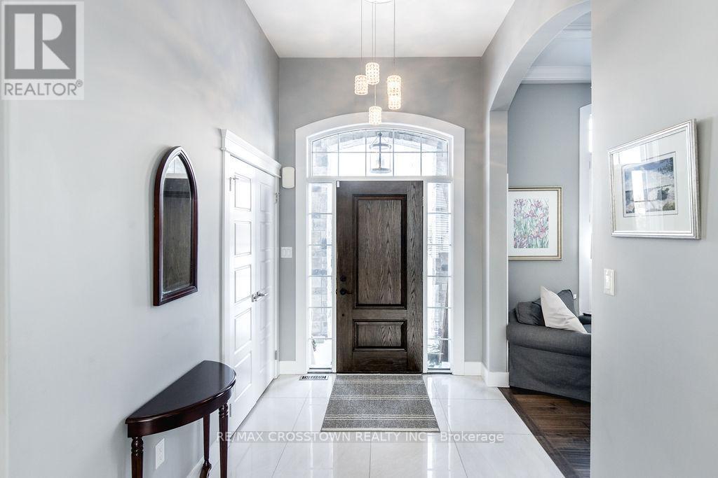 25 Mennill Drive, Springwater, ON - Indoor Photo Showing Other Room