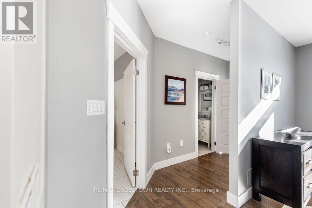 25 Mennill Drive, Springwater, ON - Indoor Photo Showing Other Room