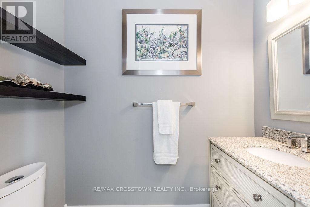 25 Mennill Drive, Springwater, ON - Indoor Photo Showing Bathroom
