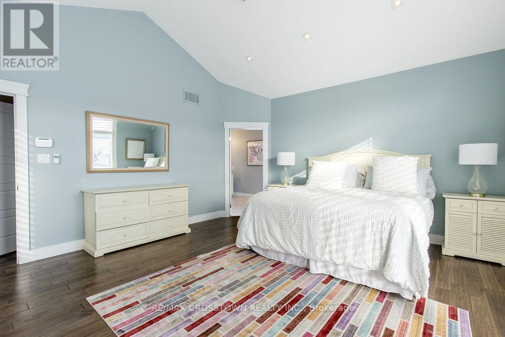 25 Mennill Drive, Springwater, ON - Indoor Photo Showing Bedroom