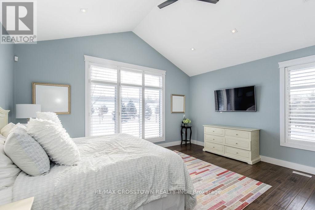 25 Mennill Drive, Springwater, ON - Indoor Photo Showing Bedroom