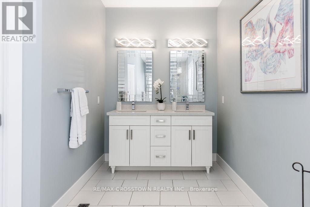 25 Mennill Drive, Springwater, ON - Indoor Photo Showing Bathroom