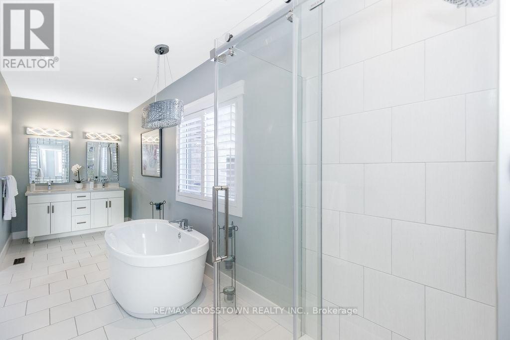 25 Mennill Drive, Springwater, ON - Indoor Photo Showing Bathroom