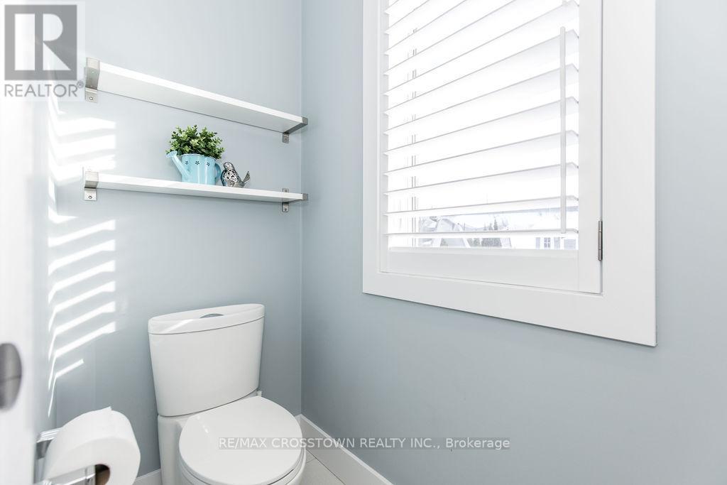 25 Mennill Drive, Springwater, ON - Indoor Photo Showing Bathroom