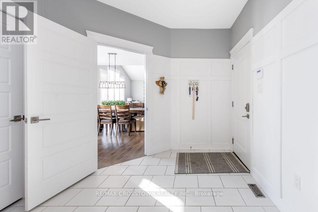 25 Mennill Drive, Springwater, ON - Indoor Photo Showing Other Room