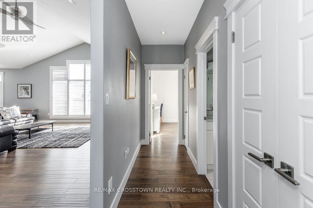 25 Mennill Drive, Springwater, ON - Indoor Photo Showing Other Room