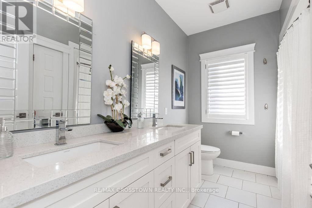 25 Mennill Drive, Springwater, ON - Indoor Photo Showing Bathroom