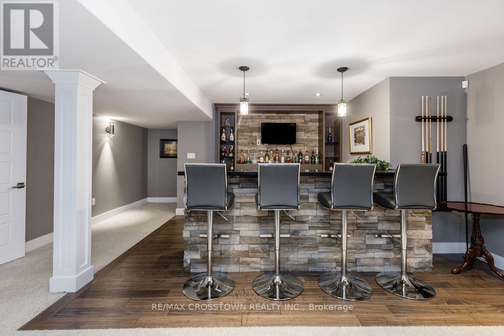 25 Mennill Drive, Springwater, ON - Indoor Photo Showing Dining Room