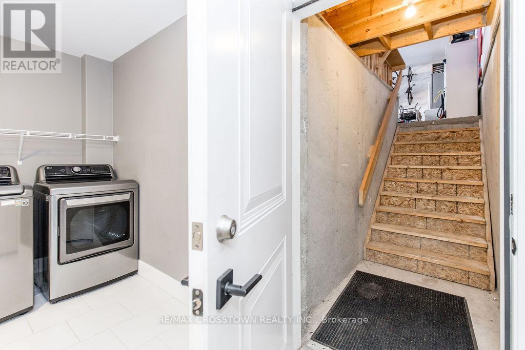 25 Mennill Drive, Springwater, ON - Indoor Photo Showing Laundry Room