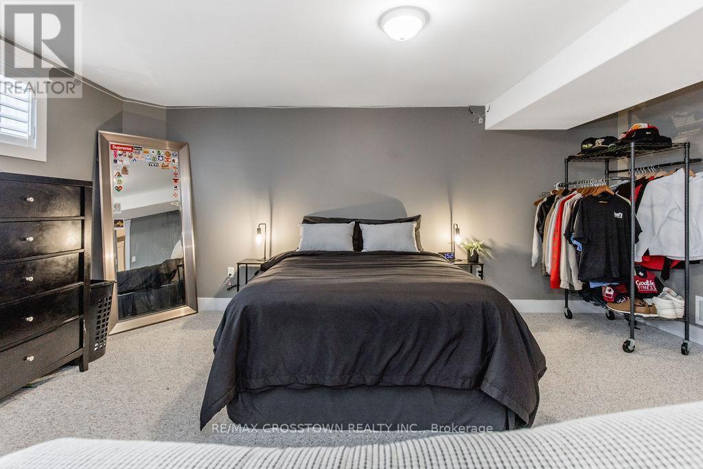 25 Mennill Drive, Springwater, ON - Indoor Photo Showing Bedroom