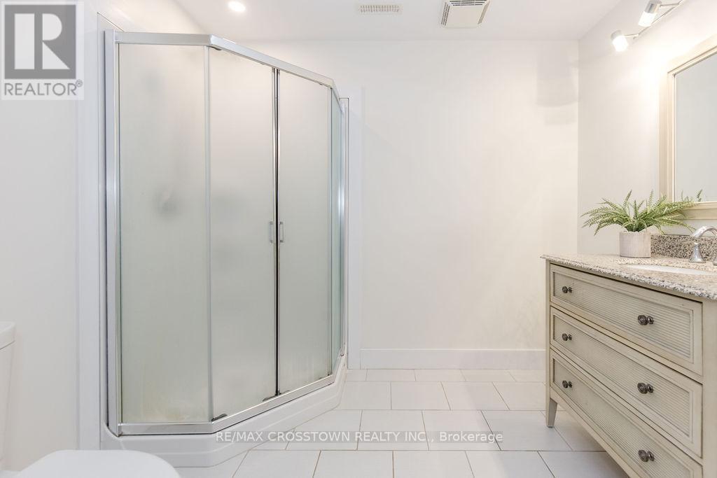 25 Mennill Drive, Springwater, ON - Indoor Photo Showing Bathroom