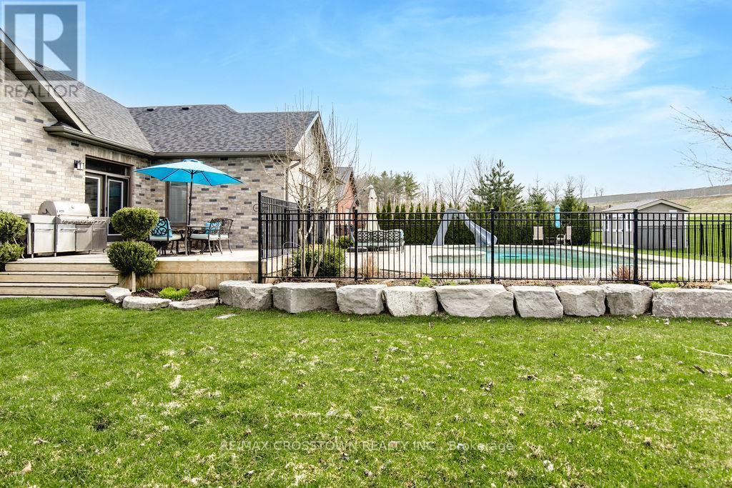 25 Mennill Drive, Springwater, ON - Outdoor With Deck Patio Veranda