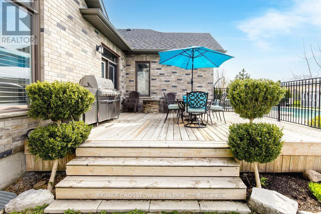 25 Mennill Drive, Springwater, ON - Outdoor With Deck Patio Veranda