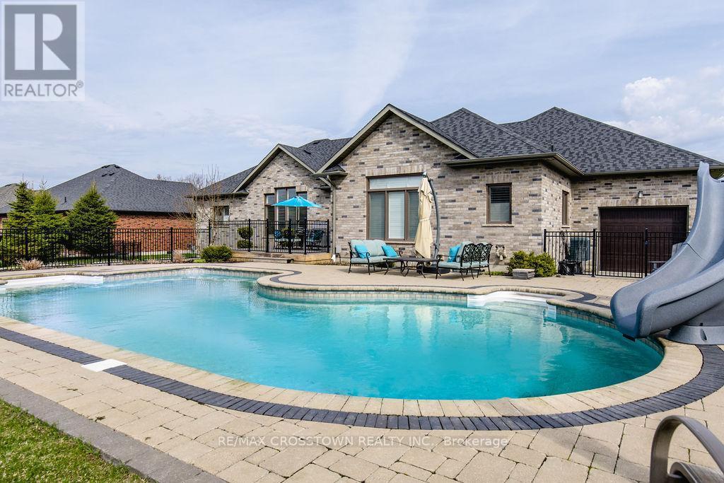 25 Mennill Drive, Springwater, ON - Outdoor With In Ground Pool With Deck Patio Veranda