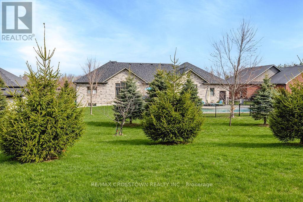 25 Mennill Drive, Springwater, ON - Outdoor