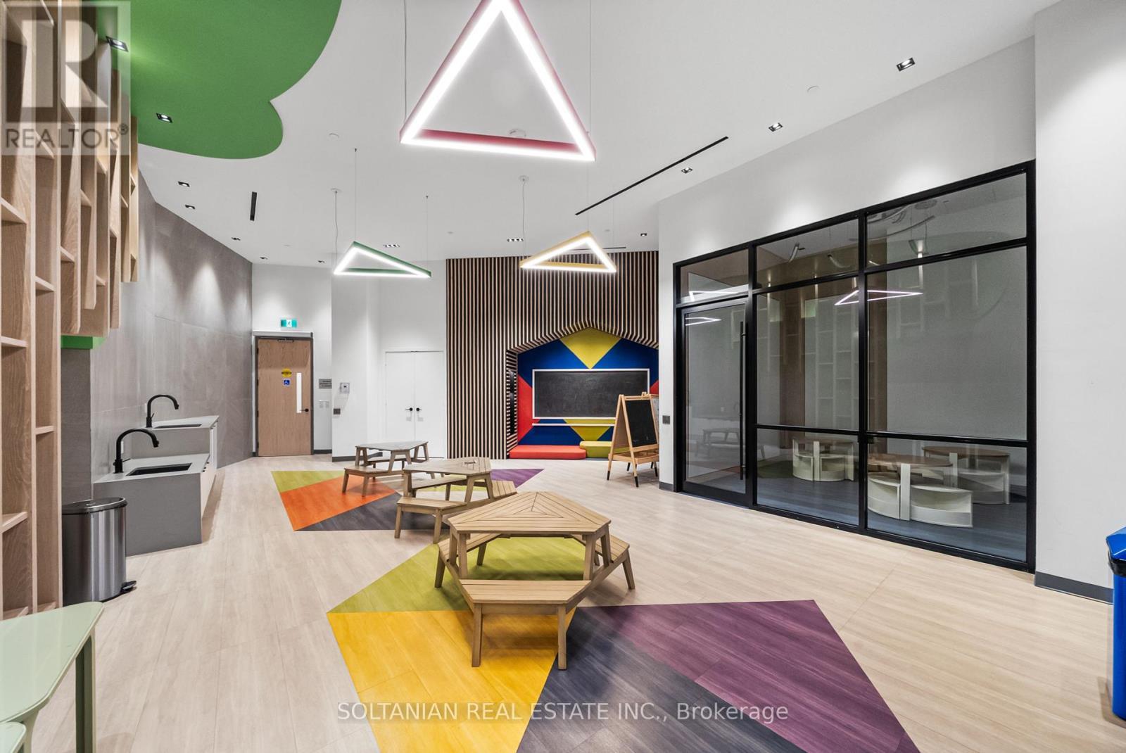 810 - 50 George Butchart Drive, Toronto, ON - Indoor Photo Showing Other Room