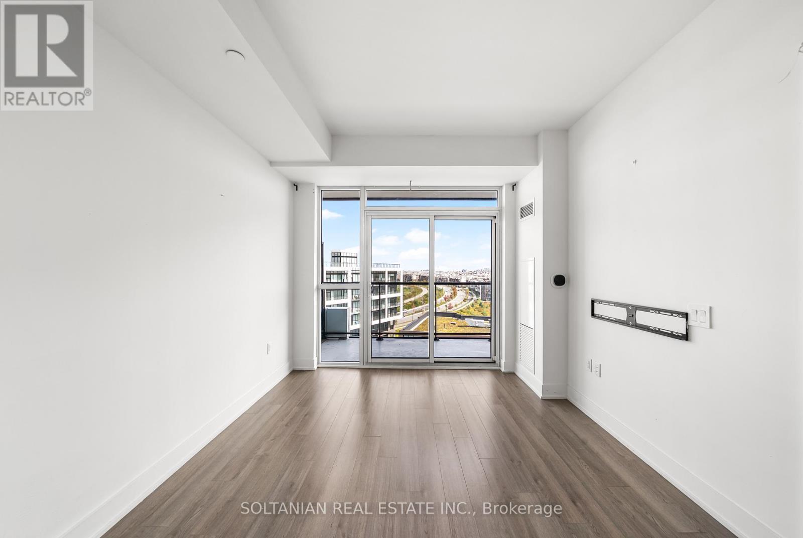 810 - 50 George Butchart Drive, Toronto, ON - Indoor Photo Showing Other Room