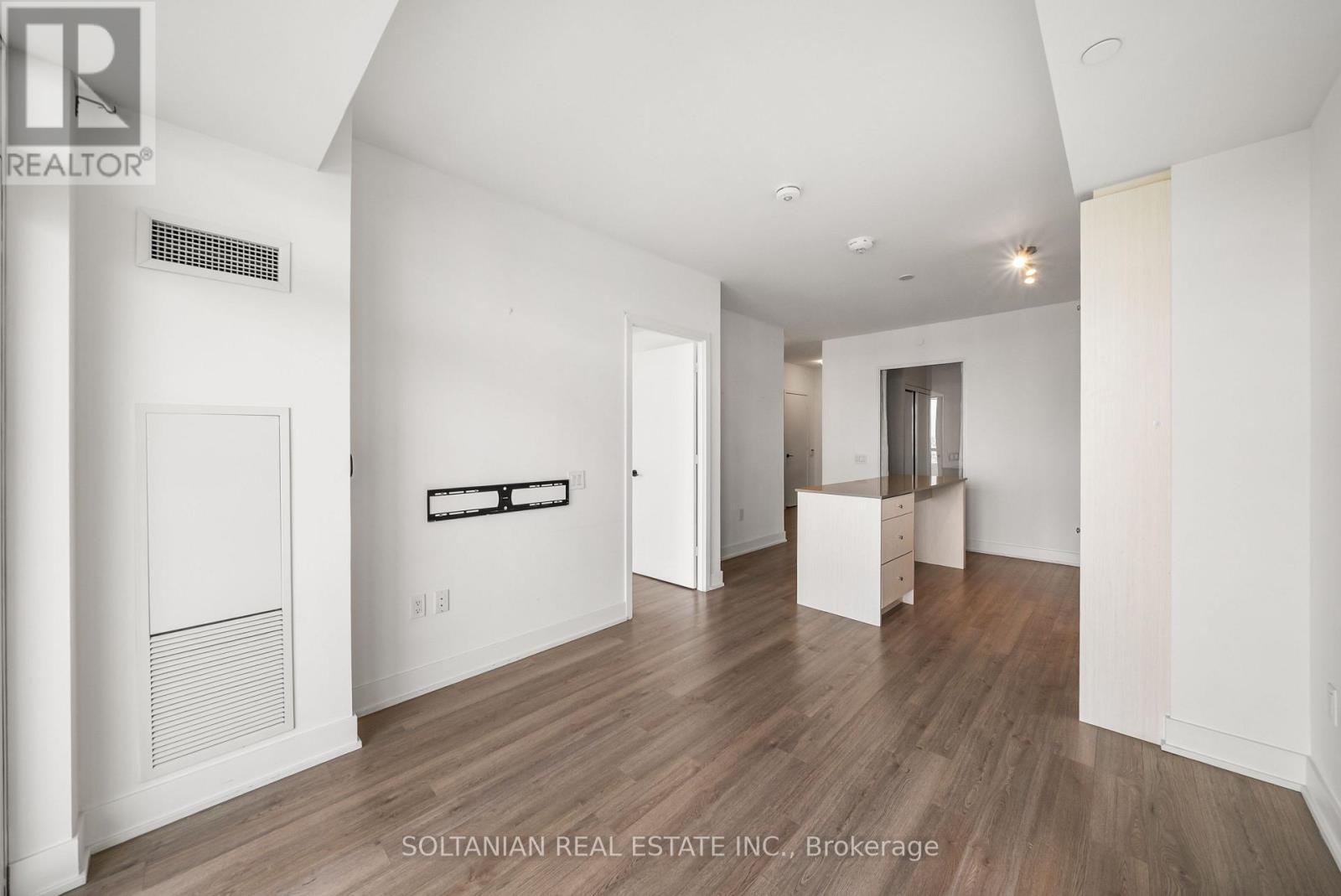 810 - 50 George Butchart Drive, Toronto, ON - Indoor