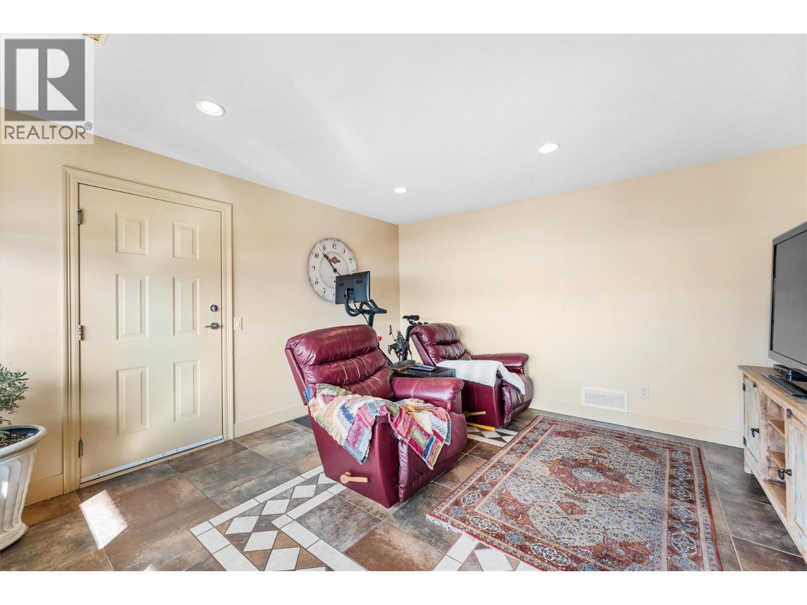 Lower Level Den - 1430 Menu Road, West Kelowna, BC - Indoor Photo Showing Other Room