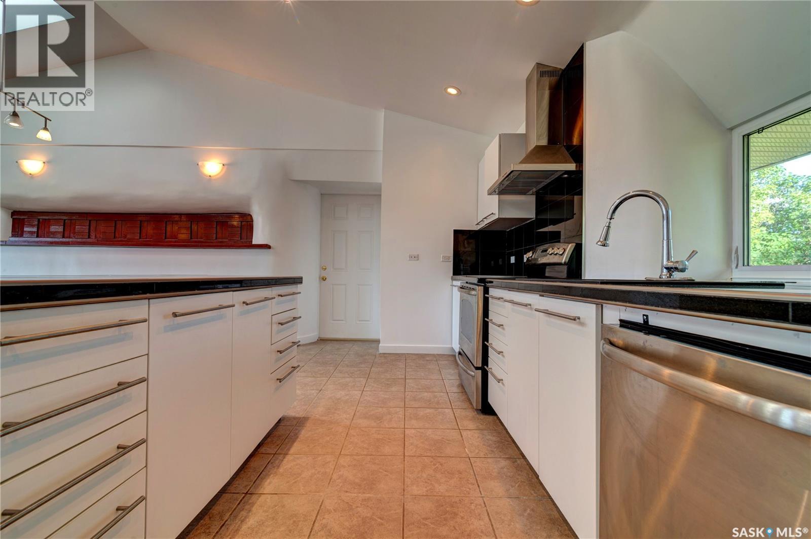 126 George Street, Drinkwater, SK - Indoor Photo Showing Kitchen
