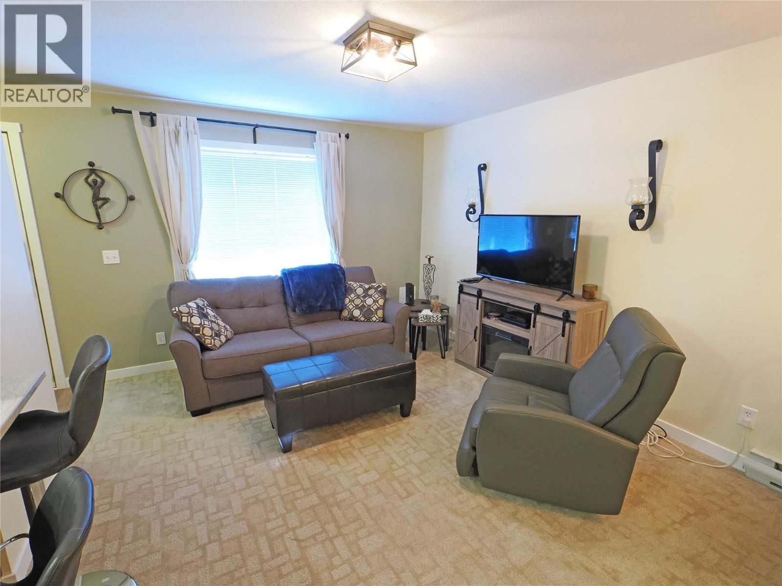4890D Snowpines Road, Big White, BC - Indoor Photo Showing Living Room