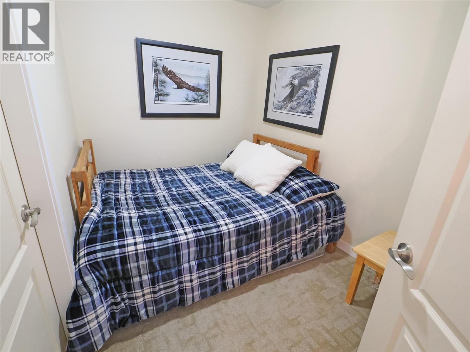 4890D Snowpines Road, Big White, BC - Indoor Photo Showing Bedroom