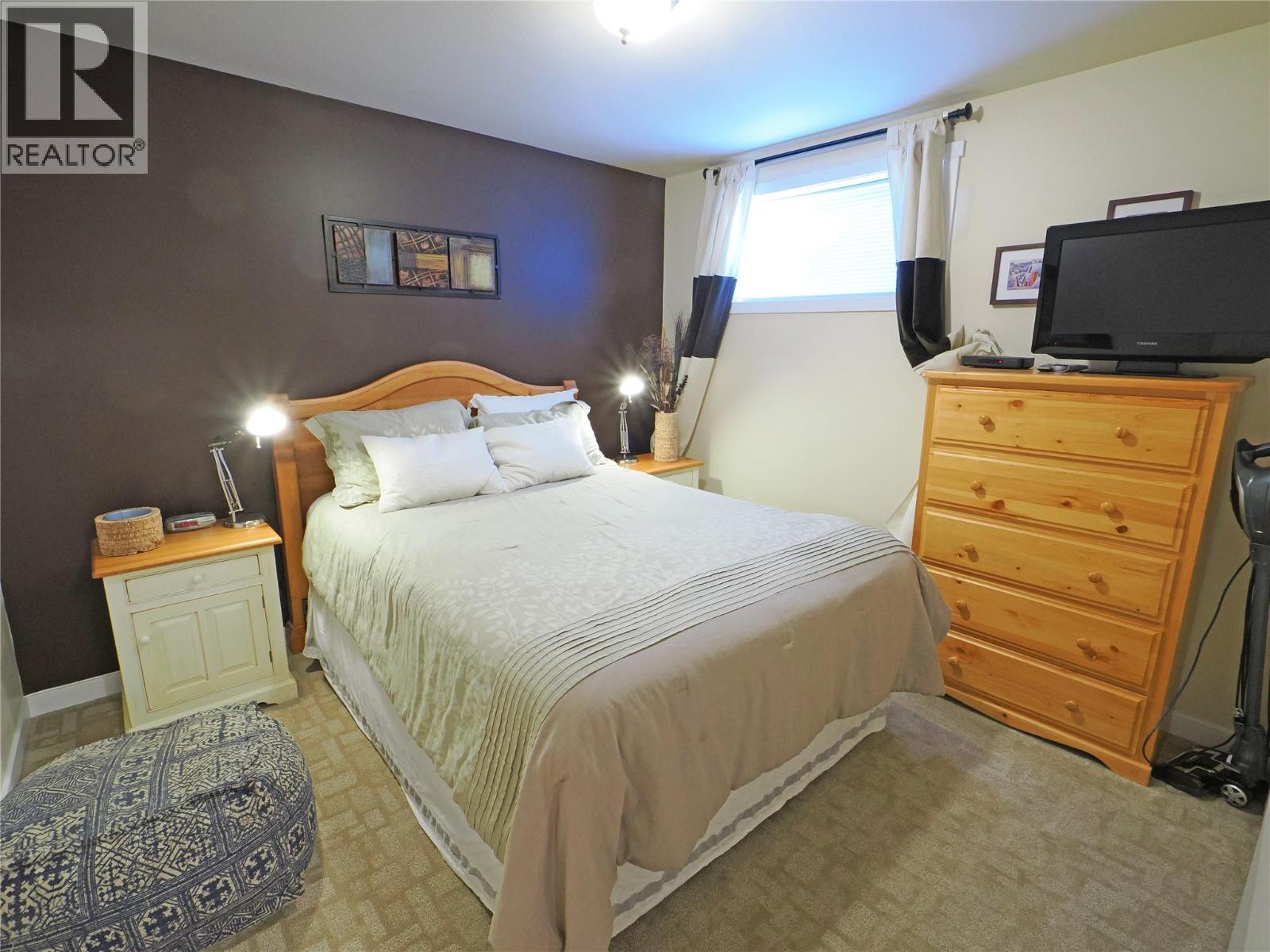4890D Snowpines Road, Big White, BC - Indoor Photo Showing Bedroom