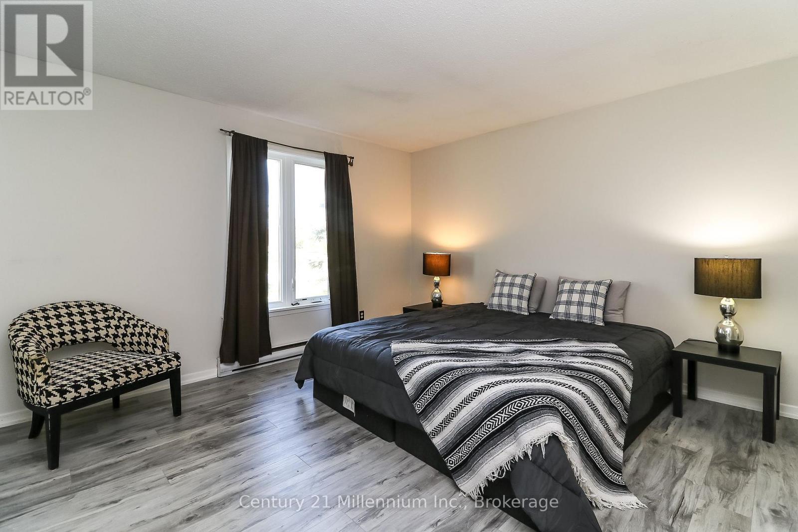 4 - 4 Trafalgar Road, Collingwood, ON - Indoor Photo Showing Bedroom