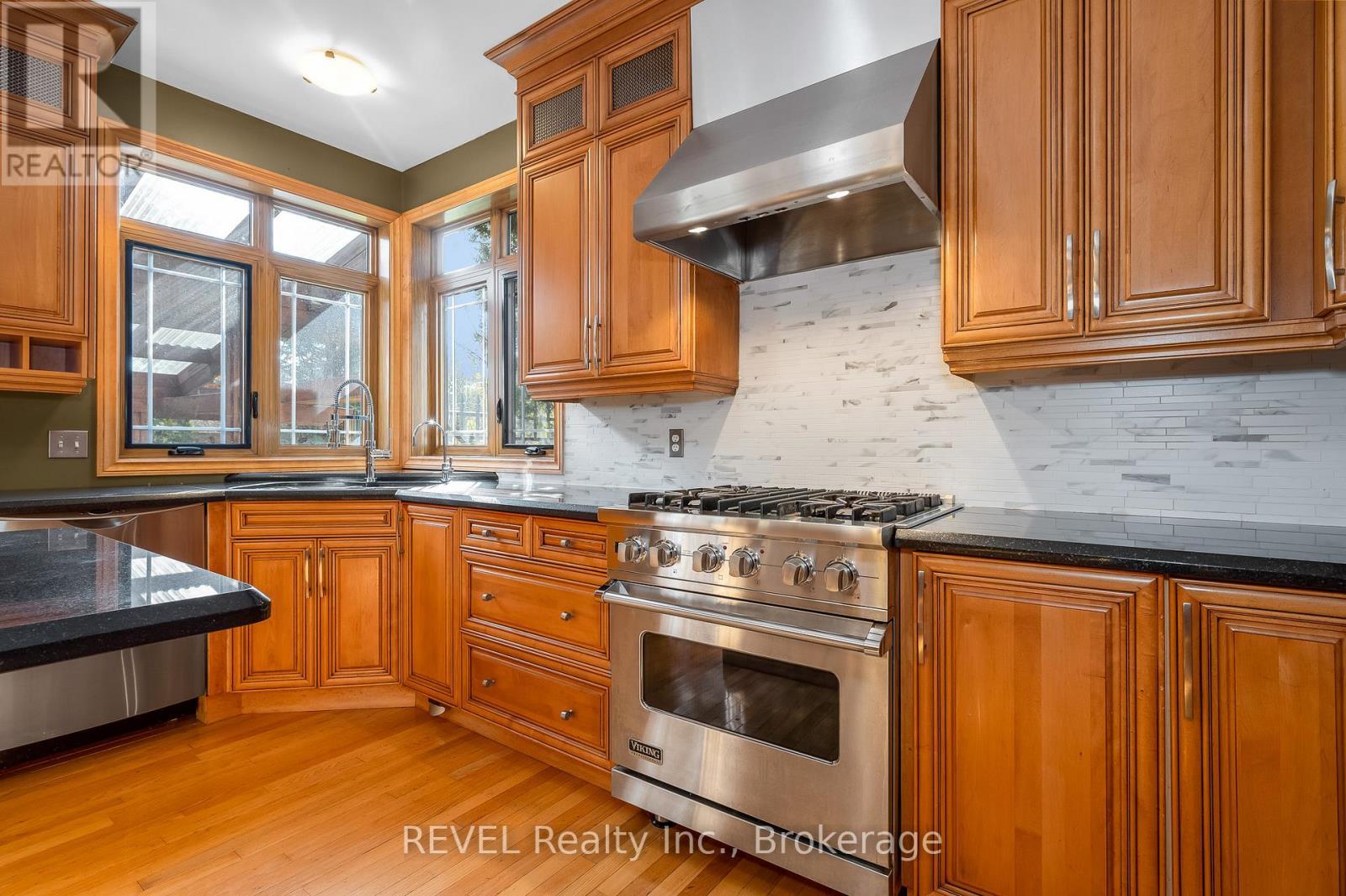 30 Maracay Way, St. Catharines (Grapeview), ON - Indoor Photo Showing Kitchen