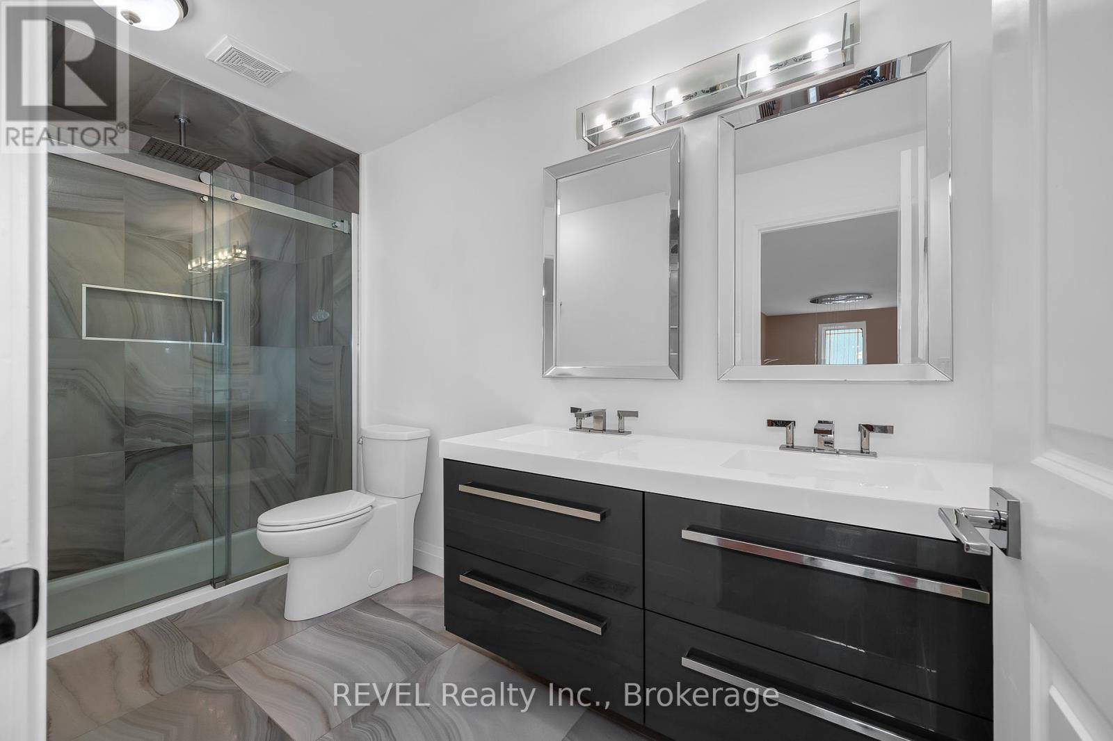 30 Maracay Way, St. Catharines (Grapeview), ON - Indoor Photo Showing Bathroom