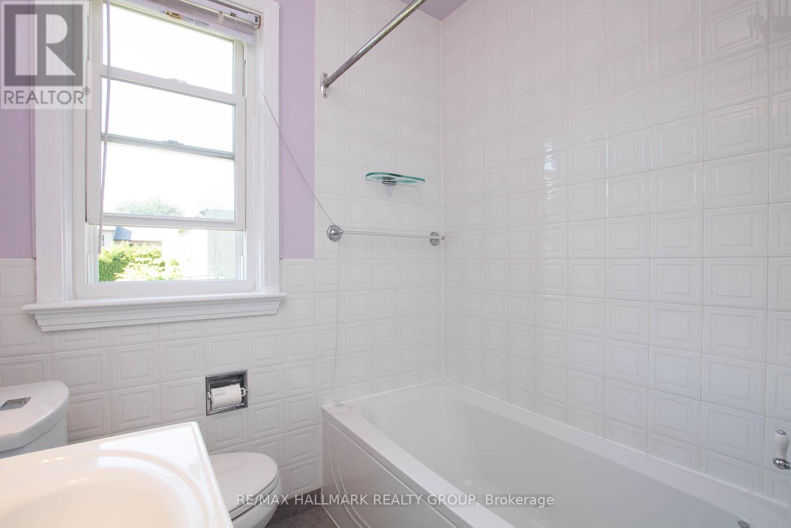 316 Ducharme Boulevard, Ottawa, ON - Indoor Photo Showing Bathroom