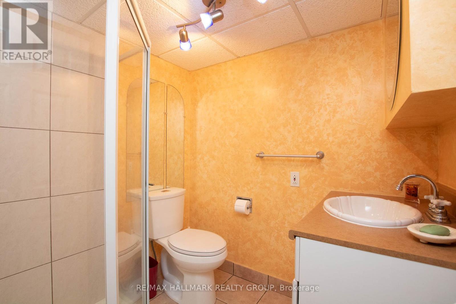316 Ducharme Boulevard, Ottawa, ON - Indoor Photo Showing Bathroom
