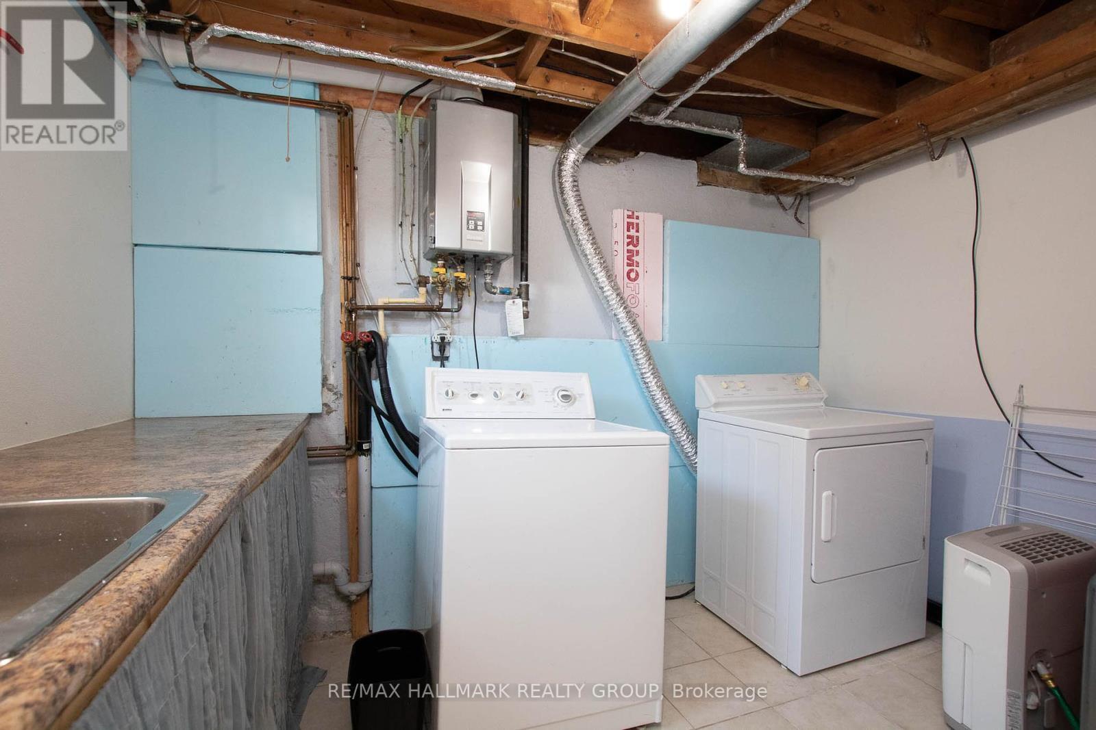 316 Ducharme Boulevard, Ottawa, ON - Indoor Photo Showing Laundry Room
