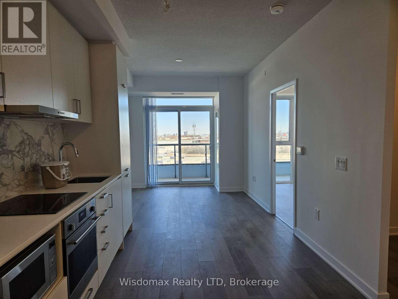 717 - 60 Honeycrisp Crescent, Vaughan (Vaughan Corporate Centre), ON - Indoor Photo Showing Kitchen